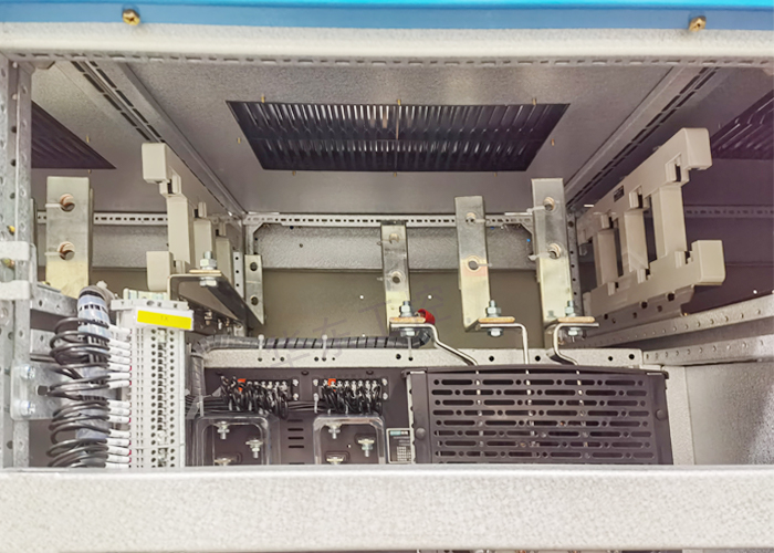 配電柜內(nèi)部細節(jié)