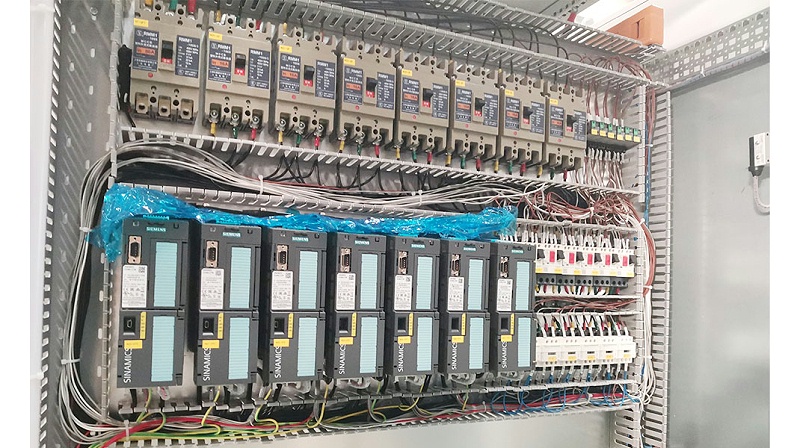 華東工控-變頻柜柜內(nèi)細節(jié)