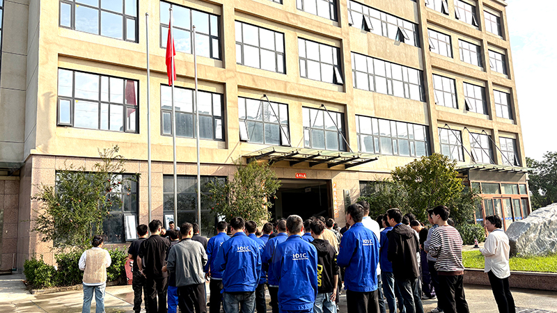 紅旗飄揚迎國慶，凝心聚力譜新篇 | 華東工控隆重舉行慶祝新中國成立76周年升旗儀式