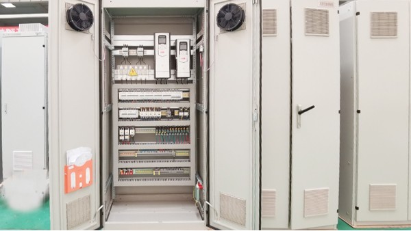 專業打造變頻控制柜，五大廠家考量因素決定工業設備能效與壽命